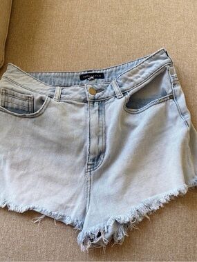 Kendall & Kylie Light Wash Frayed Hem Denim Shorts Size 29